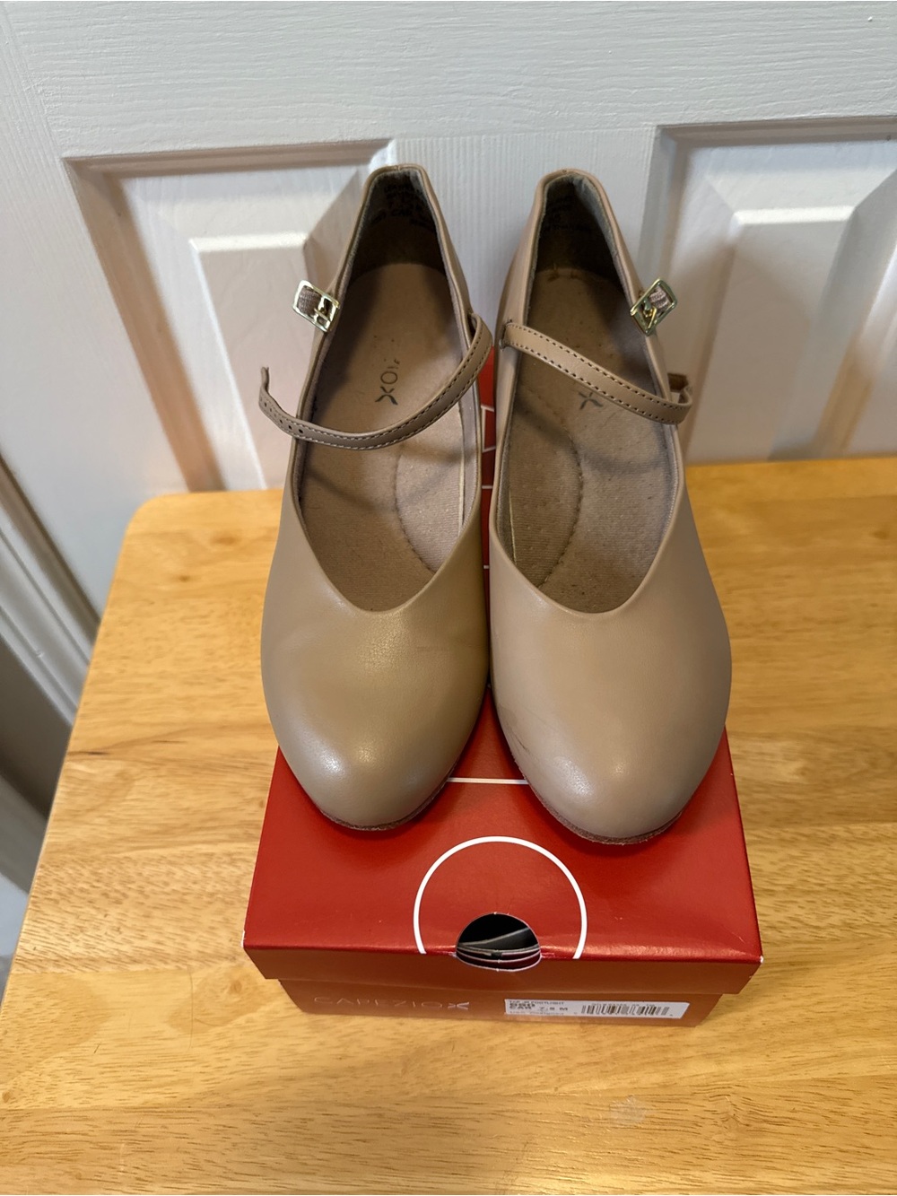 Capezio 550 1.5” heel Character Dance Shoes Caramel size 7.5M